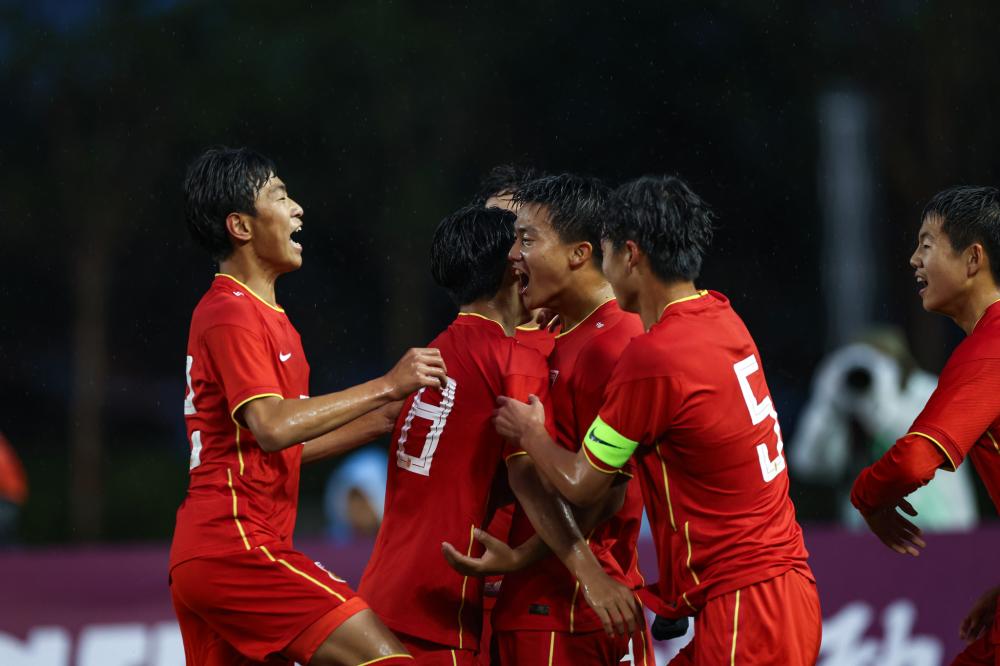 拜仁总监聊卡尔对比梅西：梅西是能想到的最夸张的比较对象！